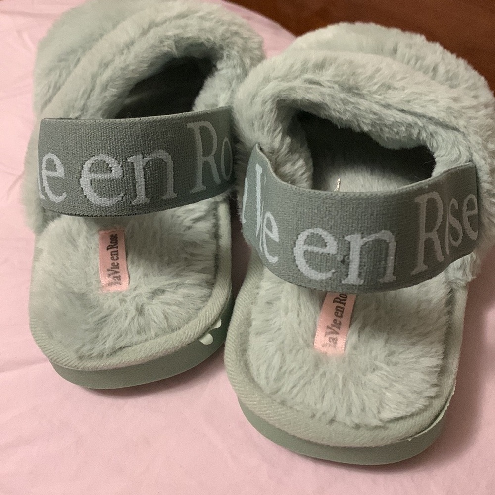 La Vie En rose_.Women's Fluffy Faux Fur Slippers Small.5.5-6